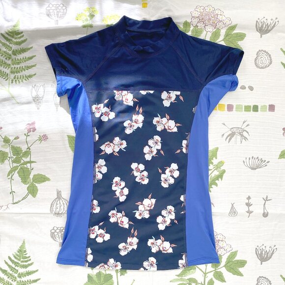 Patagonia Micro Swell MARIPOSA LILY CLASSIC NAVY Rash Guard - Picture 3 of 8